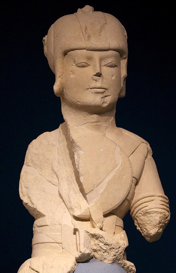Guerrero íbero de Porcuna con doble armadura. Exposición temporal del Museo Arqueológico Provincial de Jaén. Fotografía: http://algargosarte.blogspot.com/ Guerrero íbero de Porcuna con doble armadura. Exposición temporal del Museo Arqueológico Provincial de Jaén. Fotografía: http://algargosarte.blogspot.com/