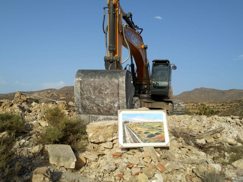 Máquina machacando el acueducto y acuarela de José Mario Sarabia / Amigos de la Alcazaba