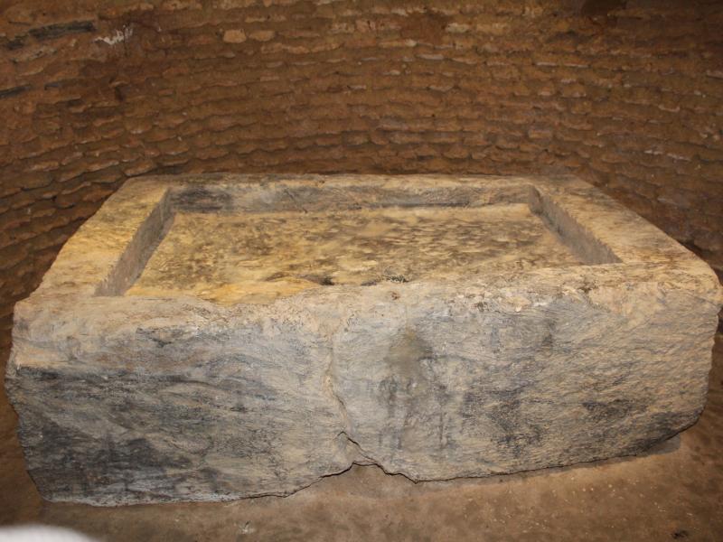 Altar situado en el interior del dolmen de Matarrubilla en Valencina de la Concepción - turismosevilla.org Altar situado en el interior del dolmen de Matarrubilla en Valencina de la Concepción - turismosevilla.org