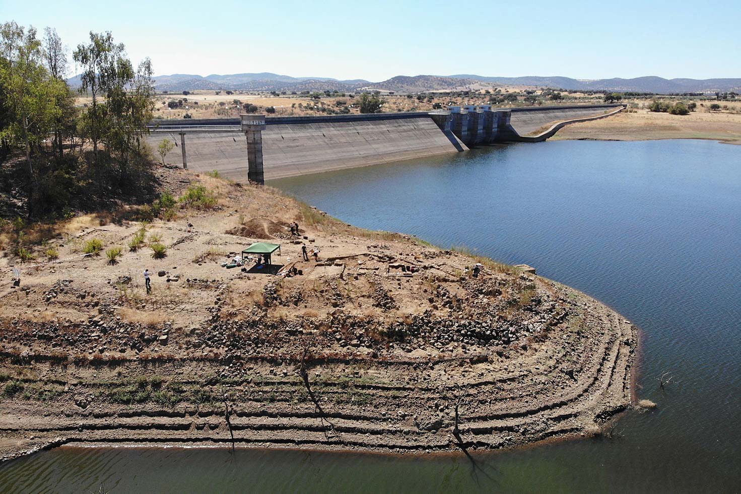 Vista aérea del yacimiento arqueológico de Belmez (Córdoba), rodeada del agua del pantano de Sierra Boyera / El País - PACO PUENTES Vista aérea del yacimiento arqueológico de Belmez (Córdoba), rodeada del agua del pantano de Sierra Boyera / El País - PACO PUENTES