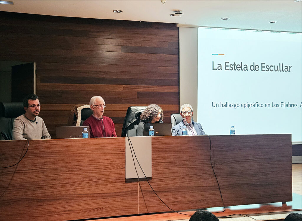 Conferencia 'La Estela de Escúllar y las escrituras líbico-bereber' en el Museo de Almería Conferencia 'La Estela de Escúllar y las escrituras líbico-bereber' en el Museo de Almería